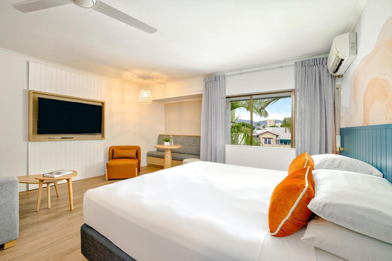 Mercure Cairns Exterior photo
